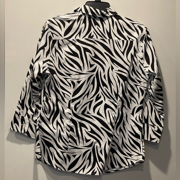 Bay Studio Monochrome Zebra Pattern Blouse, Size Medium - Picture 3 of 4